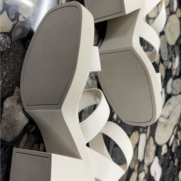 7.5 Madden Girl Elegant White Platform Sandals BRAND NEW - Picture 3 of 5